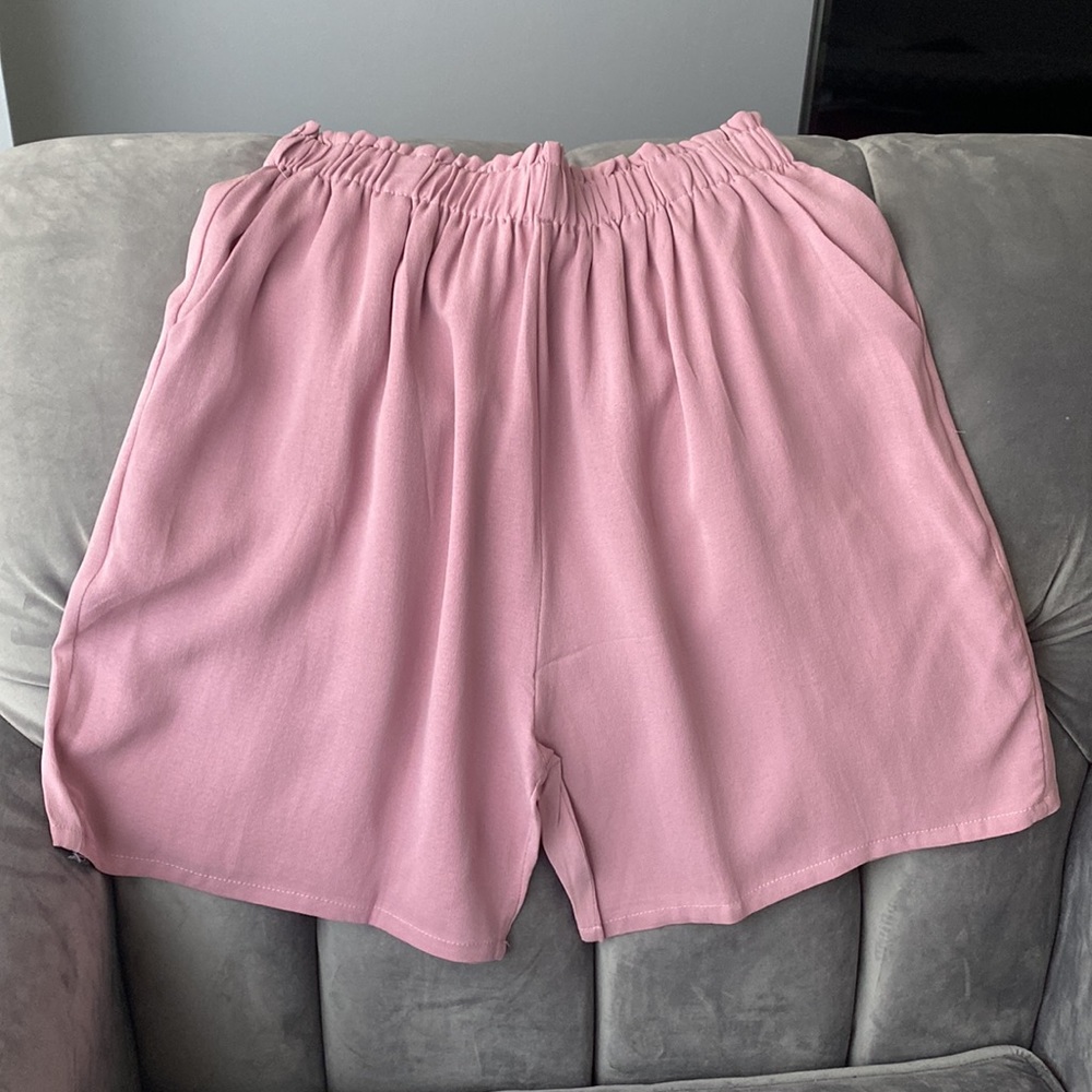 **NWOT ** 100% Silk Bud Waist Designed Shorts